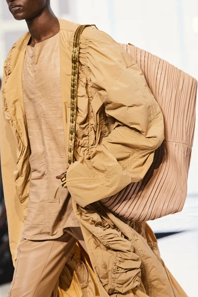 Look 64